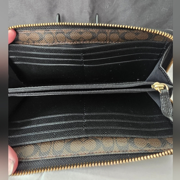 Coach Black Leather Zip Wallet with Gold Logo - Picture 6 of 9